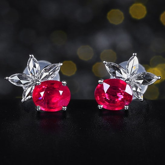 14k Gold 1.24 Ctw Natural Ruby & Diamond Ring: Ref:231118246 // gold content:14k gold // ring size:7. 25us // // main gemstone:ruby // shape:oval // carat weight:1. 03ct // color:red // treatment:natural // // adjacent gemstone 2 : diamond //
