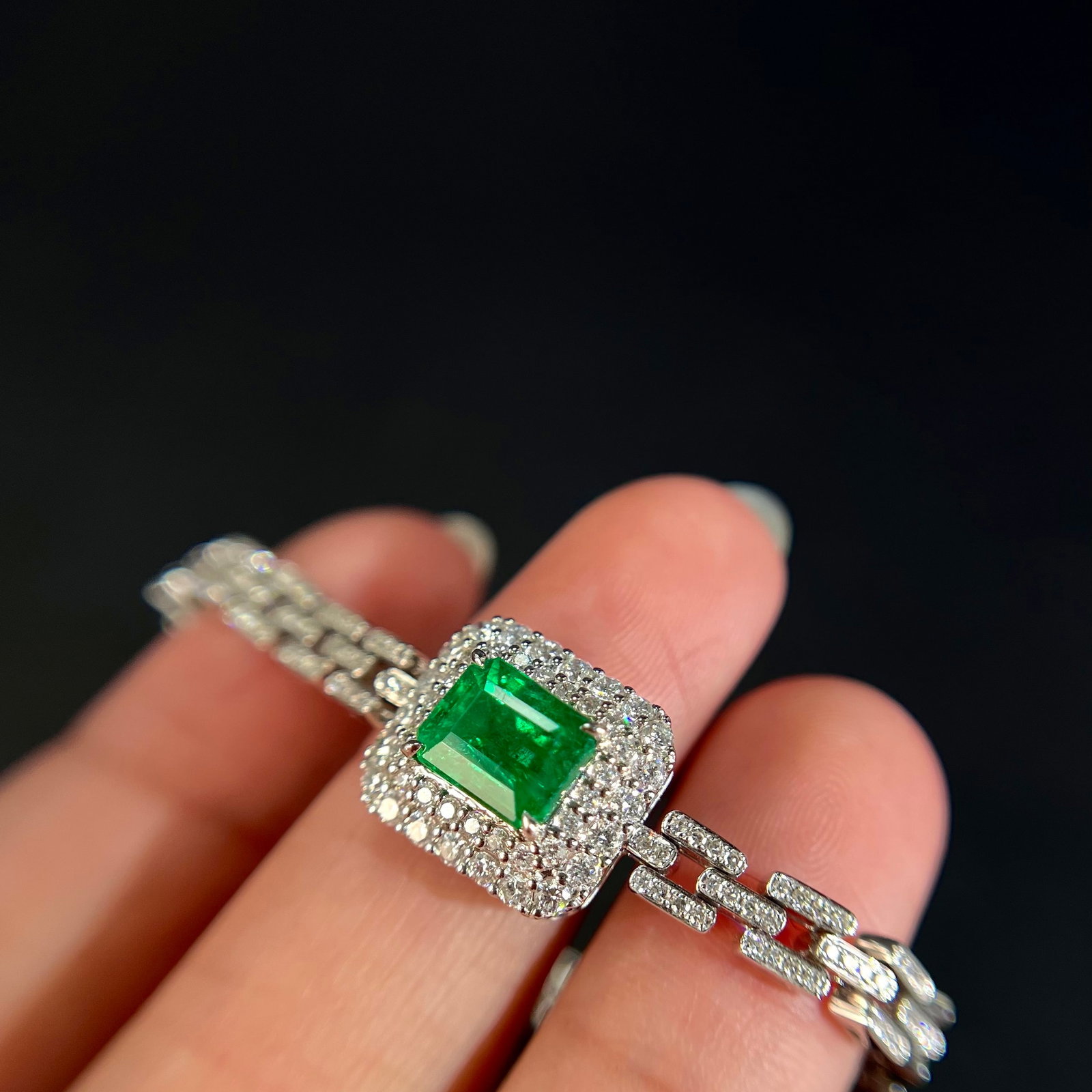 14k Gold 2.99 Ctw Vivid Green Natural Emerald & Diamond Bracelet - 2