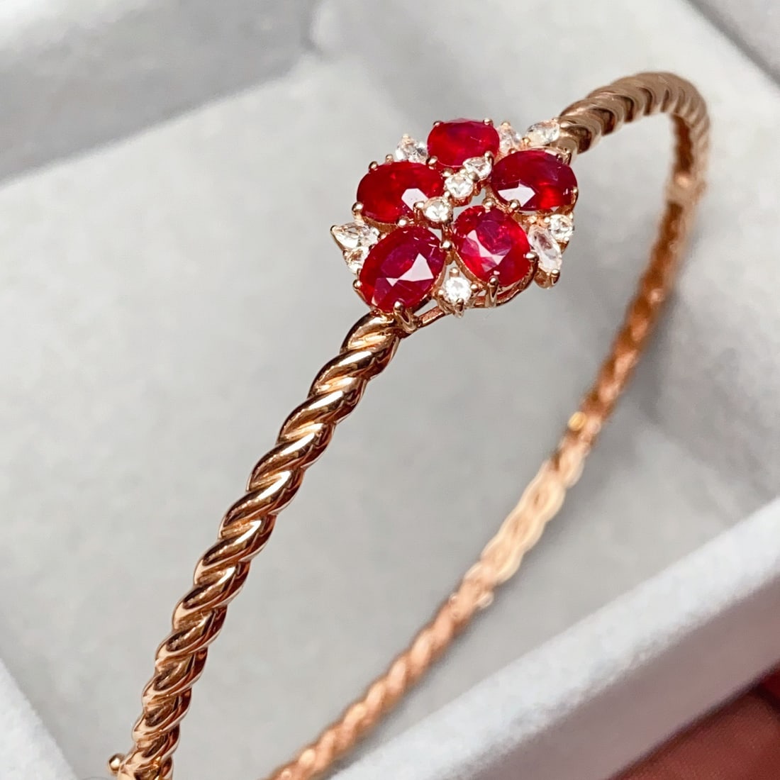 14k Gold 2.35 Ct Natural Ruby & Sapphire Bangle: Ref:231118272 // gold content:14k gold // main gemstone:ruby // shape:oval // carat weight:2. 35ct // color:red // treatment:natural // // adjacent gemstone 2 : sapphire // number of stones:13 //