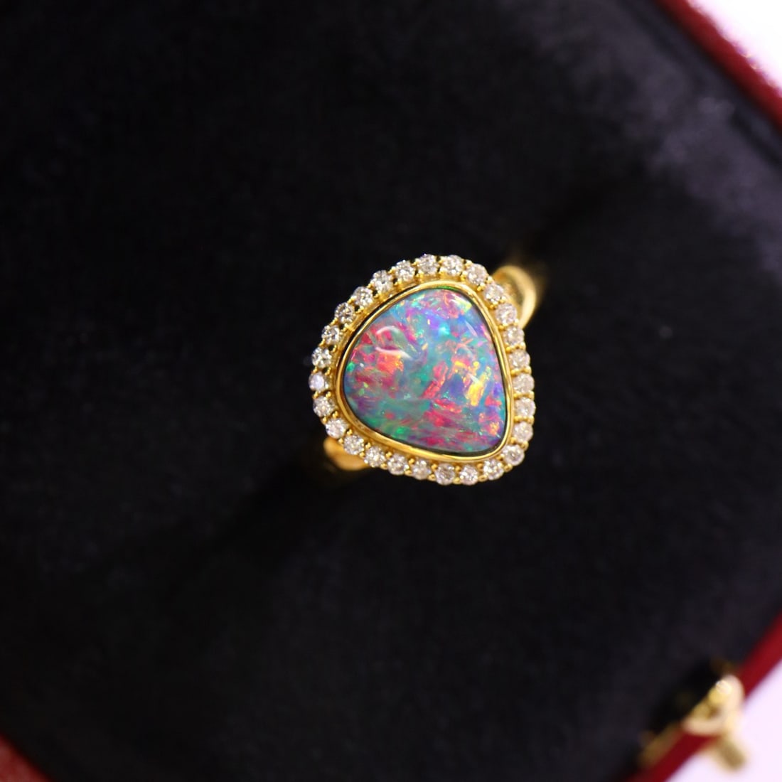 14k Gold 1.77 Ctw Natural Opal & Diamond Ring: Ref:231118281 // gold content:14k gold // ring size:7. 25us // // main gemstone:opal // shape:pear // carat weight:1. 56ct // color:color // treatment:natural // // adjacent gemstone 2 : diamond //