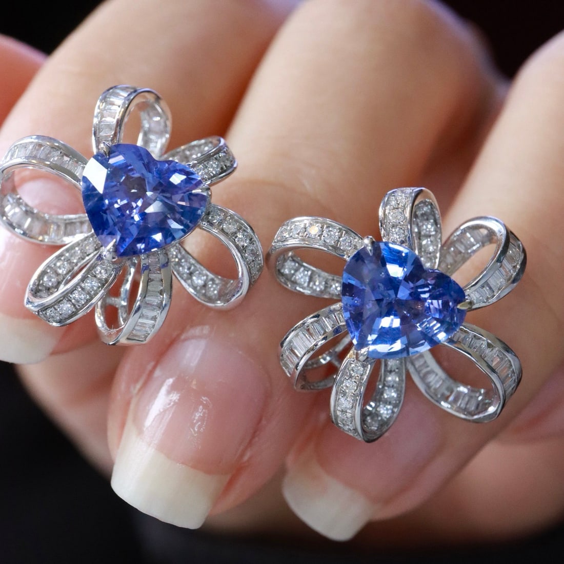 14k Gold 5.43 Ctw Natural Sapphire & Diamond Earrings: Ref:231118306 // gold content:14k gold // main gemstone:sapphire // shape:heart // carat weight:4. 51ct // color:blue // treatment:natural // // adjacent gemstone 2 : diamond // shape:multiple //