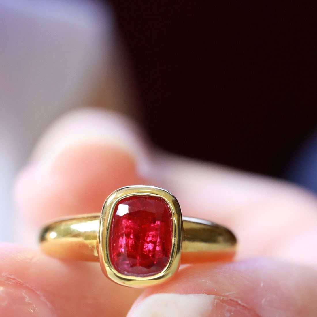 14k Gold 0.76 Ct Natural Ruby Ring: Ref:231118309 // gold content:14k gold // ring size:7. 25us // // main gemstone:ruby // shape:cushion // carat weight:0. 76ct // color:red // treatment:natural // Condition: New High Estimate: 11600 L