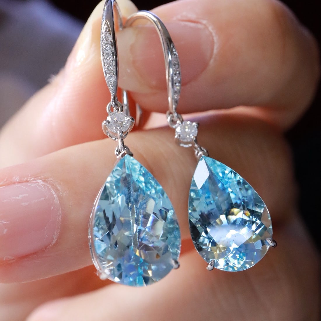 14k Gold 9.58 Ctw Natural Aquamarine & Diamond Earrings: Ref:231118310 // gold content:14k gold // main gemstone:aquamarine // shape:pear // carat weight:9. 36ct // color:santa maria color // treatment:natural // // adjacent gemstone 2 : diamond // shape:ro