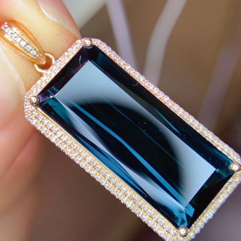 14k Gold 15.776 Ct Natural Tourmaline & Diamond Pendant( Without Chain ): Ref:231118312 // gold content:14k gold // main gemstone:tourmaline // shape:octagonal // carat weight:15. 776ct // color:blue // treatment:natural // // adjacent gemstone 2 : diamond // shape:round