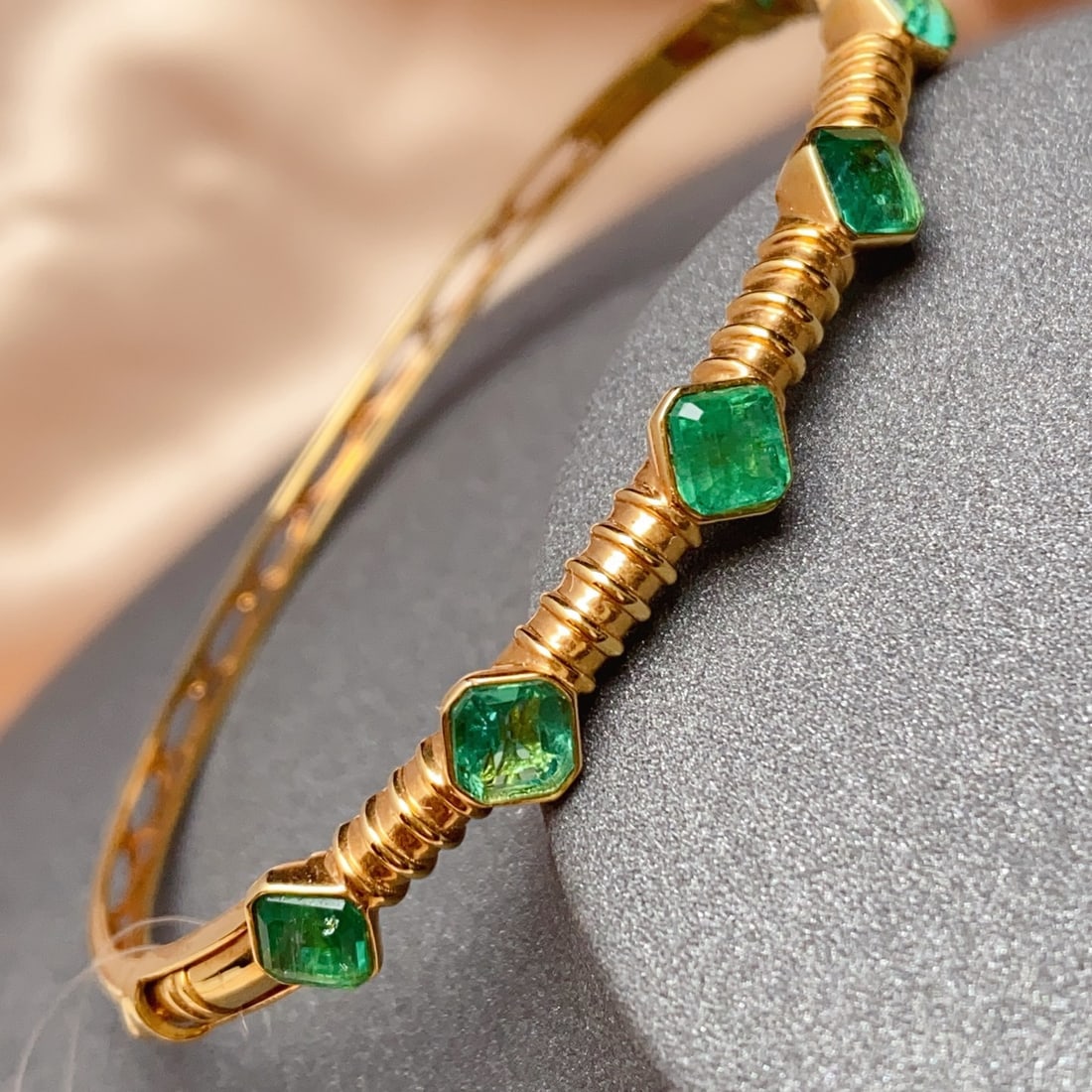 14k Gold 4.50 Ct Natural Emerald Bangle: Ref:231118317 // gold content:14k gold // main gemstone:emerald // shape:octagonal // carat weight:4. 50ct // color:green // treatment:natural // Condition: New Low Estimate: 12800.00 High Estimate: