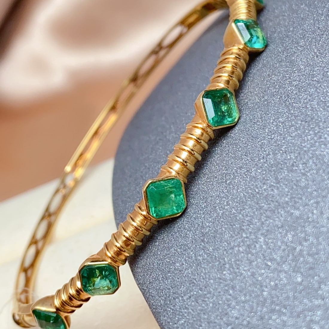 14k Gold 4.50 Ct Natural Emerald Bangle - 5