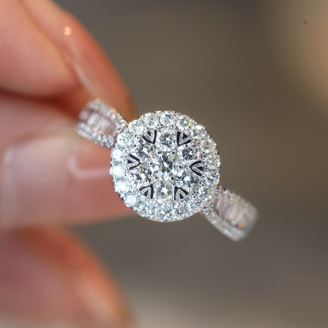 14k Gold 1 Ct Natural H Diamond Ring: Ref:231118367 // gold content:14k gold // ring size:7. 25us // // main gemstone:diamond // shape:round // carat weight:1ct // clarity grade:vs-si // color:h // treatment:natural // cut grade:g // Cond