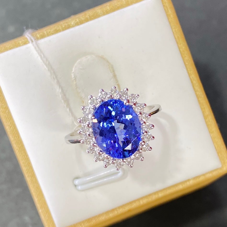 14k Gold 3.01 Ctw Natural Tanzanite & Diamond Ring: Ref:231118369 // gold content:14k gold // ring size:7. 25us // // main gemstone:tanzanite // shape:oval // carat weight:2. 71ct // color:blue // treatment:natural // // adjacent gemstone 2 : diamond