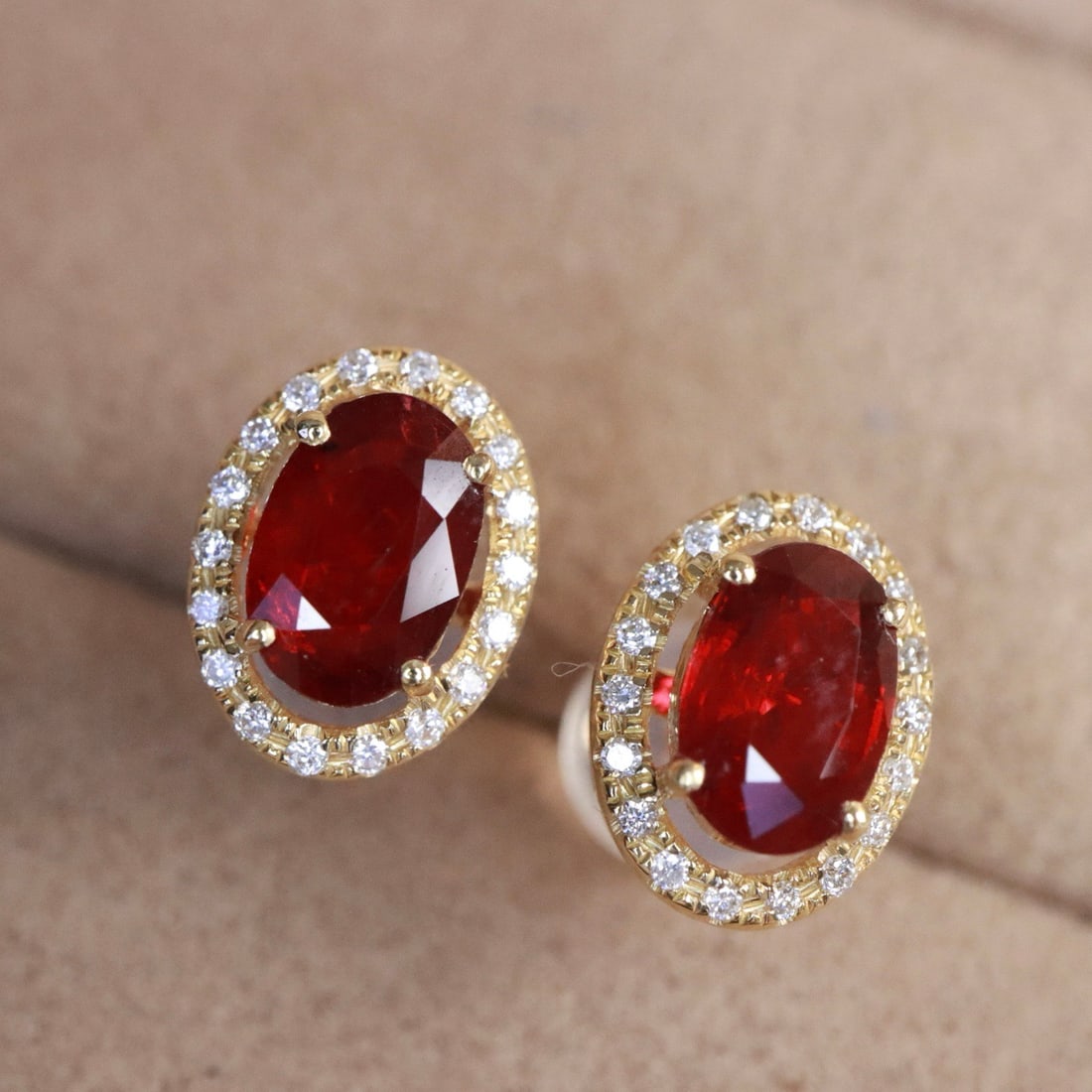 14k Gold 1.29 Ctw Natural Ruby & Diamond Earrings: Ref:231118372 // gold content:14k gold // main gemstone:ruby // shape:oval // carat weight:1. 18ct // color:pigeonblood red // treatment:natural // // adjacent gemstone 2 : diamond // shape:round //