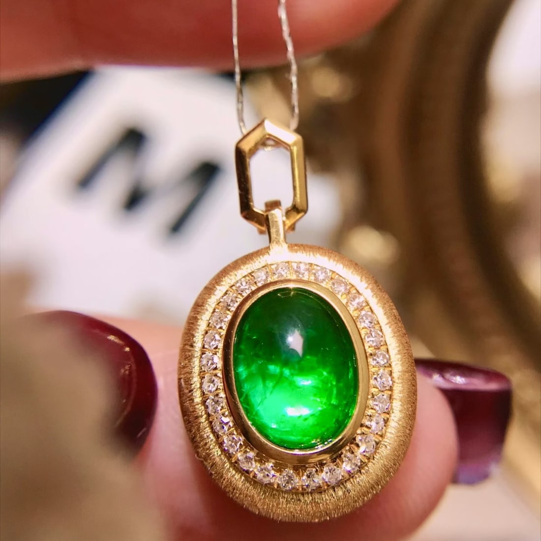 14k Gold 2.44 Ctw Vivid Green Natural Emerald & Diamond Pendant( Without Chain ): Ref:231118384 // gold content:14k gold // main gemstone:emerald // shape:oval // carat weight:2. 2ct // color:vivid green // treatment:natural // // adjacent gemstone 2 : diamond // shape:round //