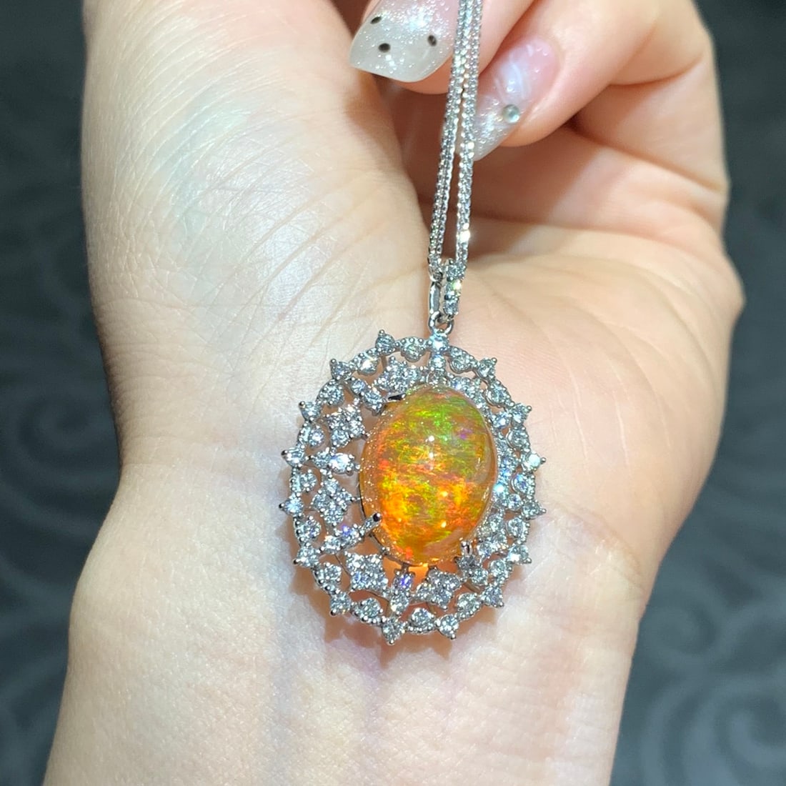14k Gold 9.71 Ctw Natural Opal & Diamond Pendant( Without Chain ): Ref:231118394 // gold content:14k gold // main gemstone:opal // shape:oval // carat weight:8. 47ct // color:color // treatment:natural // // adjacent gemstone 2 : diamond // shape:round // carat