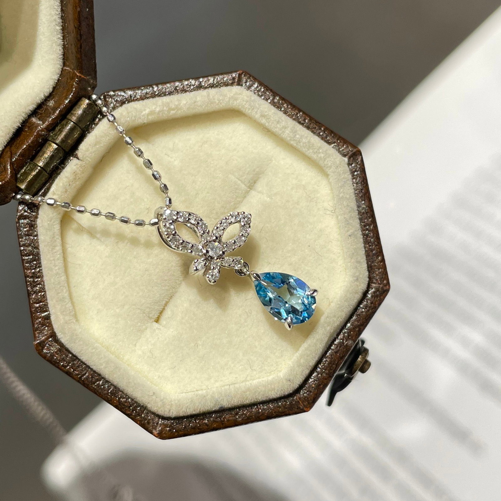 14k Gold 0.40 Ct Natural Aquamarine & Diamond Pendant( Without Chain ): Ref:231118399 // gold content:14k gold // main gemstone:aquamarine // shape:pear // carat weight:0. 40ct // color:santa maria color // treatment:natural // // adjacent gemstone 2 : diamond //