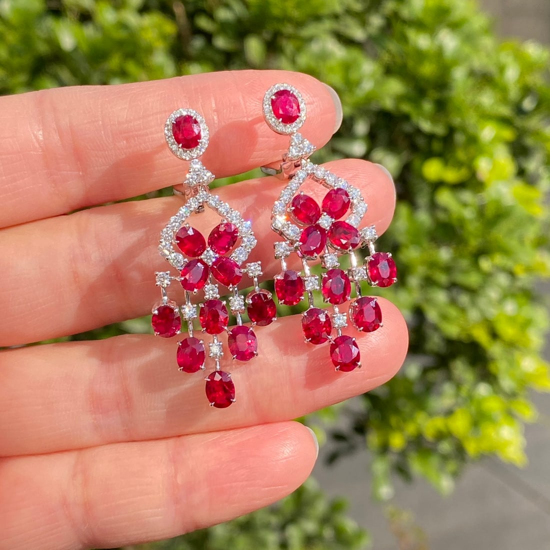 14k Gold 11.44 Ctw Natural Ruby & Diamond Earrings: Ref:231118409 // gold content:14k gold // main gemstone:ruby // shape:oval // carat weight:10. 02ct // color:red // treatment:natural // // adjacent gemstone 2 : diamond // shape:round // carat weight