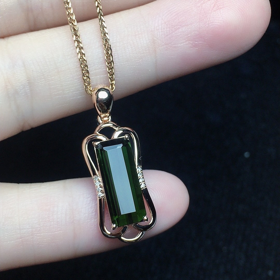 14k Gold 3.18 Ct Natural Tourmaline & Diamond Pendant( Without Chain ): Ref:231118413 // gold content:14k gold // main gemstone:tourmaline // shape:octagonal // carat weight:3. 18ct // color:green // treatment:natural // // adjacent gemstone 2 : diamond // number of