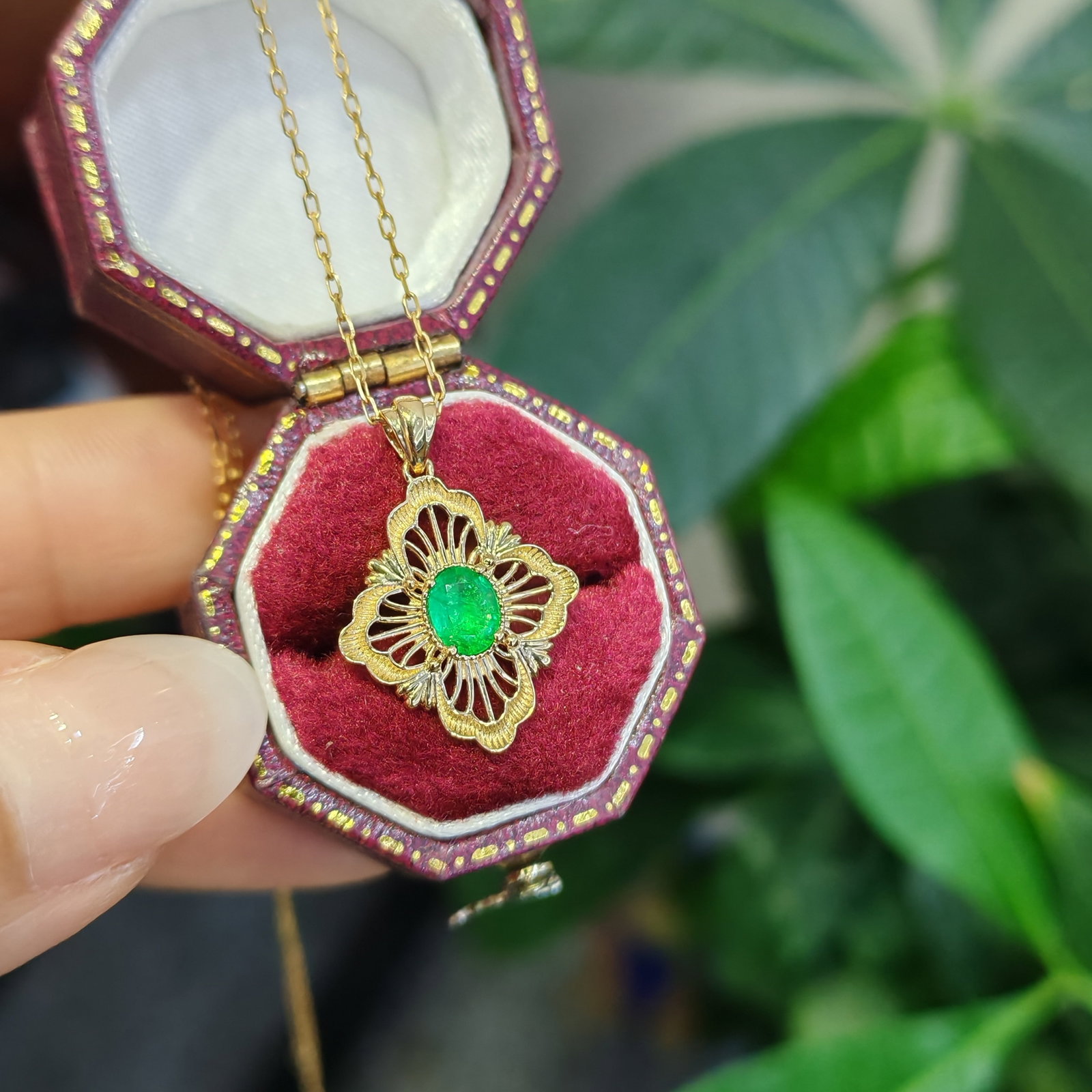 14k Gold 0.23 Ct Natural Emerald Pendant( Without Chain ): Ref:231118420 // gold content:14k gold // main gemstone:emerald // shape:oval // carat weight:0. 23ct // color:green // treatment:natural // High Estimate: 3000 Condition: New Low Estimate: 2000