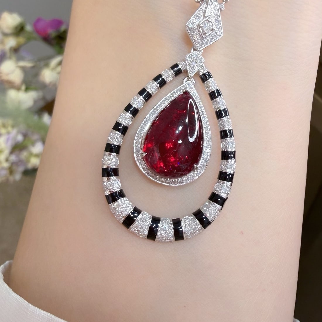 14k Gold 5.45 Ct Natural Tourmaline & Diamond Pendant( Without Chain ): Ref:231118427 // gold content:14k gold // main gemstone:tourmaline // shape:pear // carat weight:5. 45ct // color:red // treatment:natural // // adjacent gemstone 2 : diamond // shape:round //