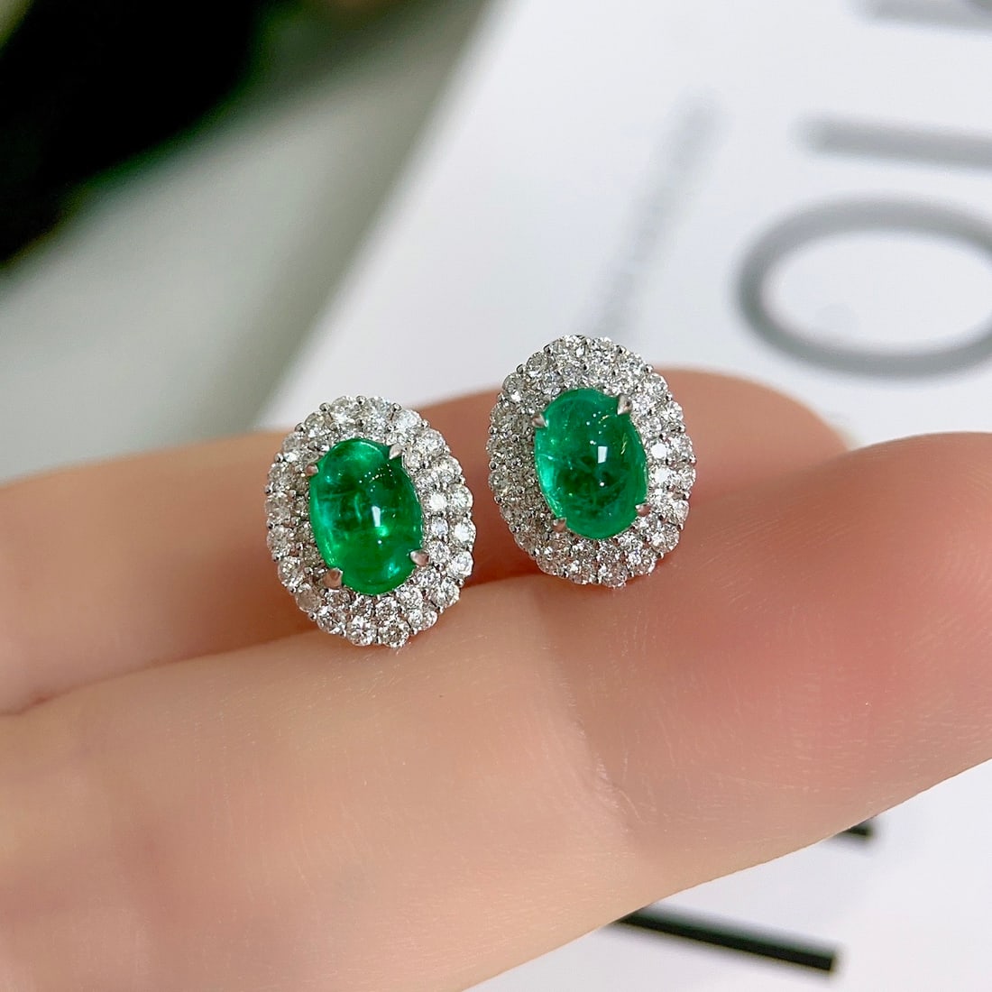 14k Gold 1.88 Ctw Natural Emerald & Diamond Earrings: Ref:231118434 // gold content:14k gold // main gemstone:emerald // shape:oval // carat weight:1. 28ct // color:green // treatment:natural // // adjacent gemstone 2 : diamond // shape:round // carat we