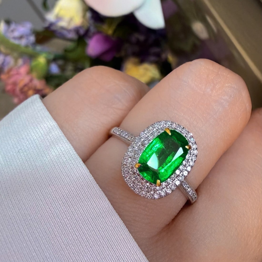 14k Gold 1 Ct Vivid Green Natural Emerald & Diamond Ring: Ref:231118441 // gold content:14k gold // ring size:7. 25us // // main gemstone:emerald // shape:cushion // carat weight:1ct // color:vivid green // treatment:natural // // adjacent gemstone 2 : diamo