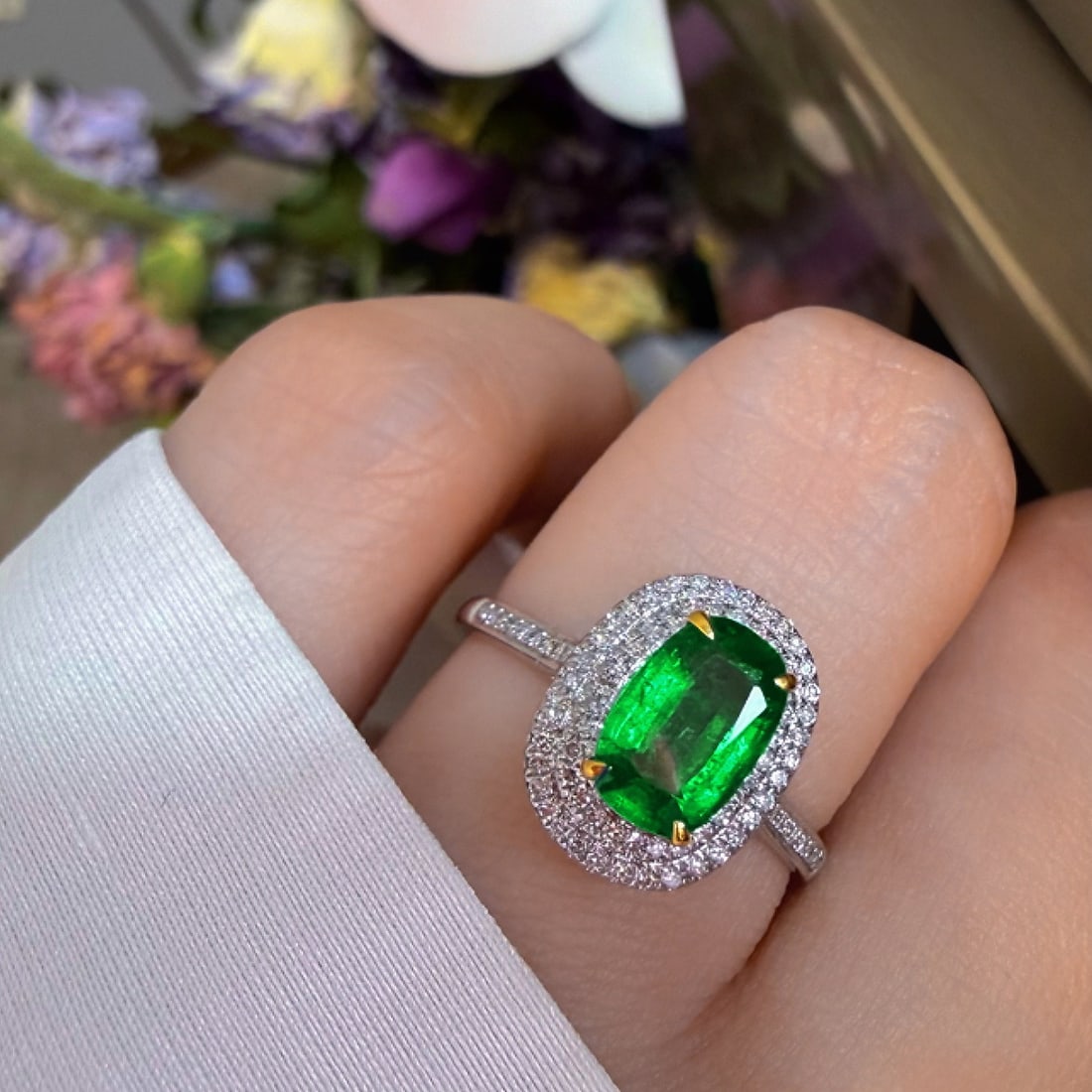14k Gold 1 Ct Vivid Green Natural Emerald & Diamond Ring - 2