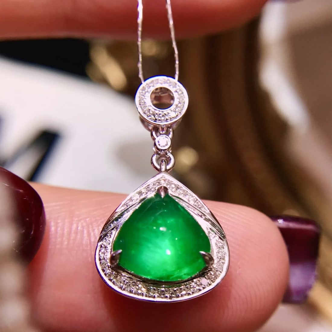 14k Gold 1.78 Ctw Natural Emerald & Diamond Pendant( Without Chain ): Ref:231118445 // gold content:14k gold // main gemstone:emerald // shape:pear // carat weight:1. 6ct // color:green // treatment:natural // // adjacent gemstone 2 : diamond // shape:round // carat