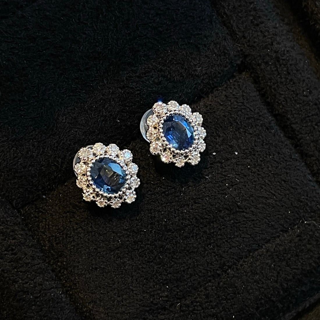 14k Gold 0.95 Ctw Natural Sapphire & Diamond Earrings: Ref:231118447 // gold content:14k gold // main gemstone:sapphire // shape:oval // carat weight:0. 83ct // color:blue // treatment:natural // // adjacent gemstone 2 : diamond // shape:round // carat