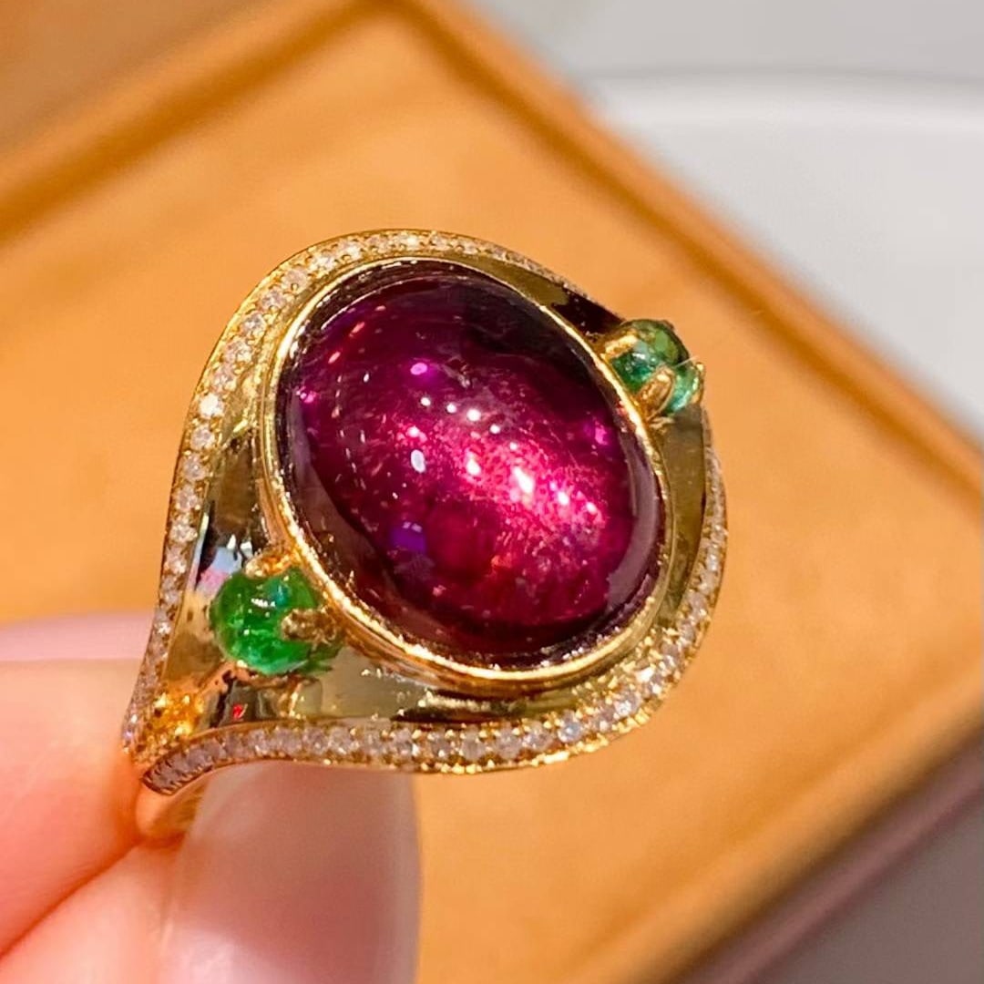 14k Gold 4 Ct Natural Tourmaline & Diamond Ring: Ref:231017008 // gold content:14k gold // ring size:7. 25us // // main gemstone:tourmaline // shape:oval // carat weight:4ct // color:red // treatment:natural // // adjacent gemstone 2 : diamond //