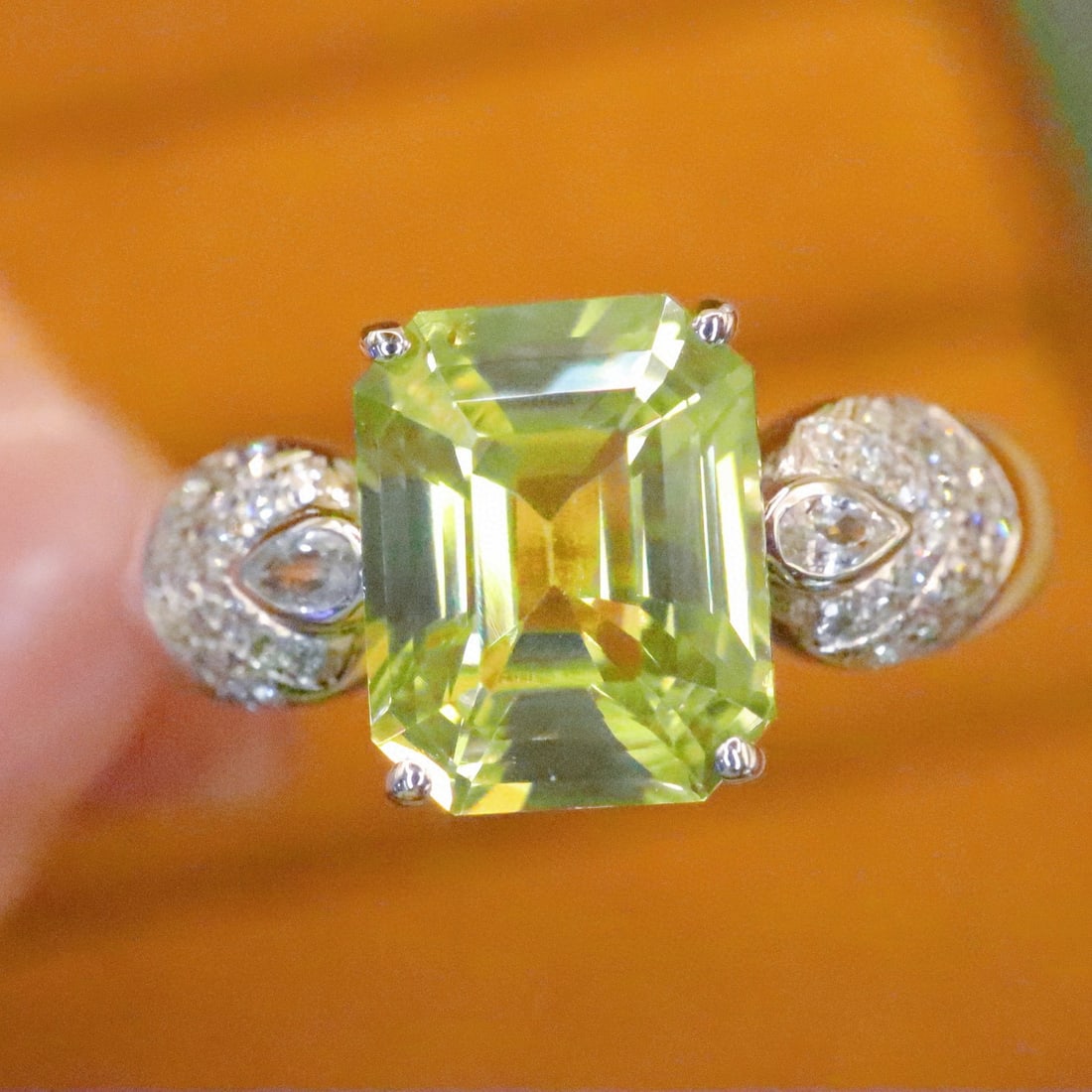 14k Gold 2.67 Ctw Natural Chrysoberyl & Diamond Ring: Ref:231017036 // gold content:14k gold // ring size:7. 25us // // main gemstone:chrysoberyl // shape:octagonal // carat weight:2. 55ct // color:yellowish green // treatment:natural // // adjacent