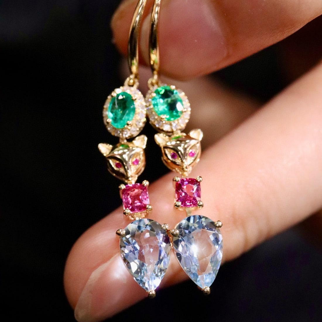 14k Gold 2.40 Ctw Natural Aquamarine & Diamond Earrings: Ref:231017054 // gold content:14k gold // main gemstone:aquamarine // shape:pear // carat weight:2. 28ct // color:blue // treatment:natural // // adjacent gemstone 2 : diamond // shape:round // carat