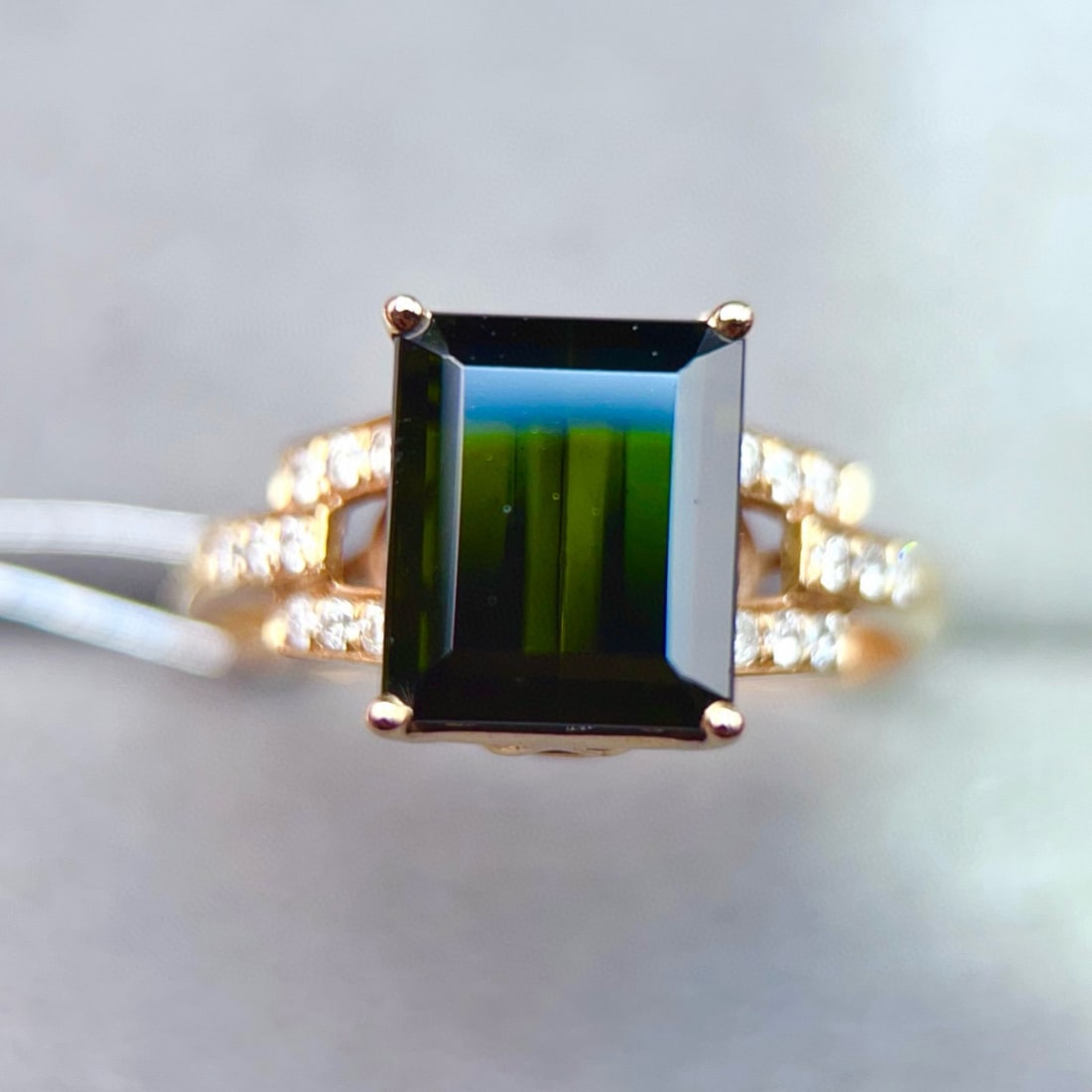 14k Gold 3.87 Ctw Natural Tourmaline & Diamond Ring: Ref:231017058 // gold content:14k gold // ring size:7. 25us // // main gemstone:tourmaline // shape:octagonal // carat weight:3. 73ct // color:green // treatment:natural // // adjacent gemstone 2 :
