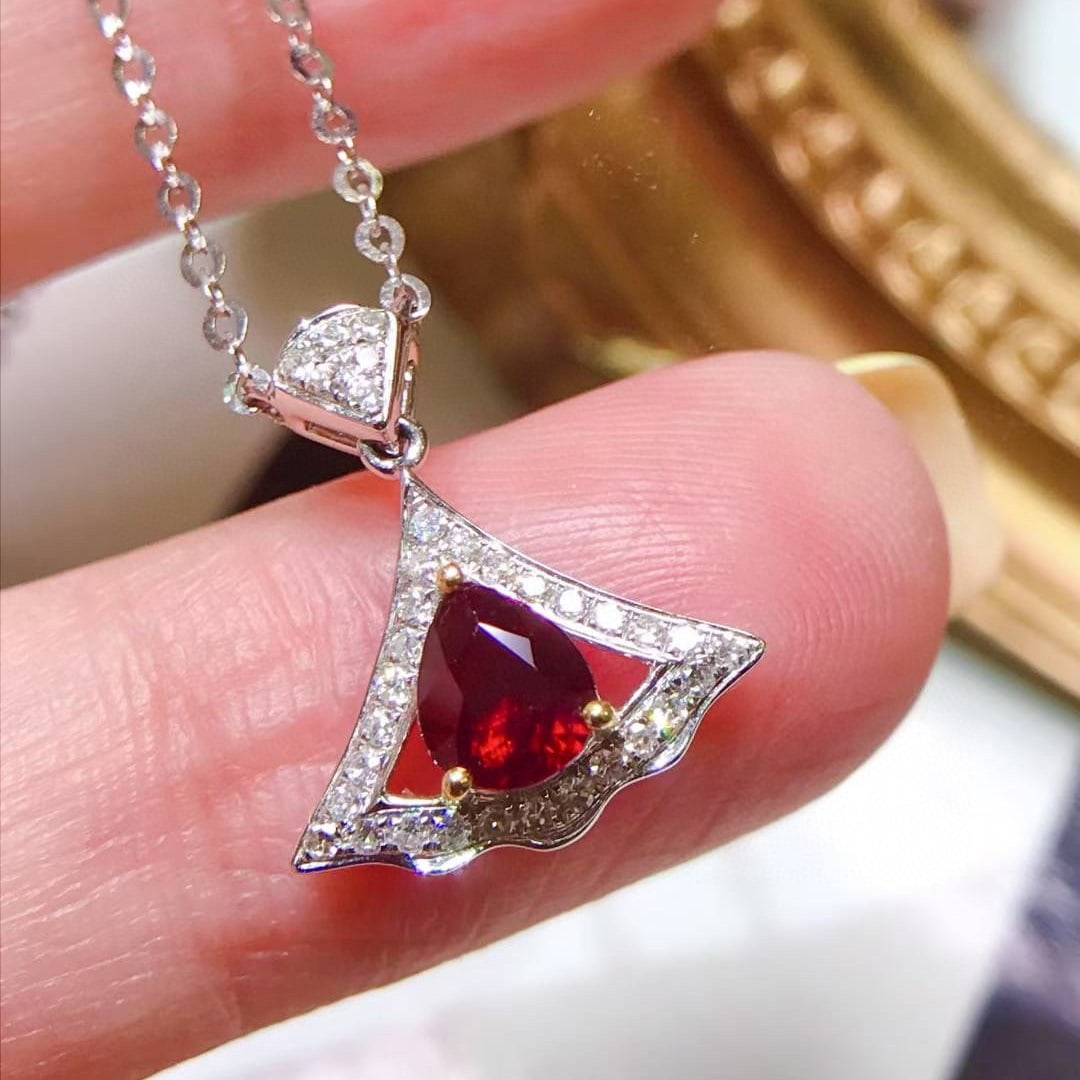 14k Gold 1.03 Ctw Natural Ruby & Diamond Necklace: Ref:231017075 // gold content:14k gold // main gemstone:ruby // shape:pear // carat weight:0. 8ct // color:pigeonblood red // treatment:natural // // adjacent gemstone 2 : diamond // shape:round // ca