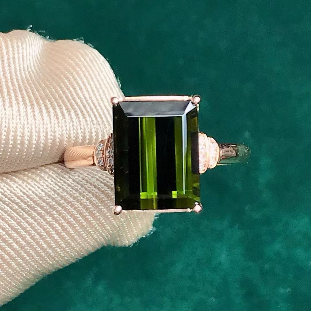 14k Gold 4.79 Ctw Natural Tourmaline & Diamond Ring: Ref:231017081 // gold content:14k gold // ring size:7. 25us // // main gemstone:tourmaline // shape:octagonal // carat weight:4. 75ct // color:green // treatment:natural // // adjacent gemstone 2 :