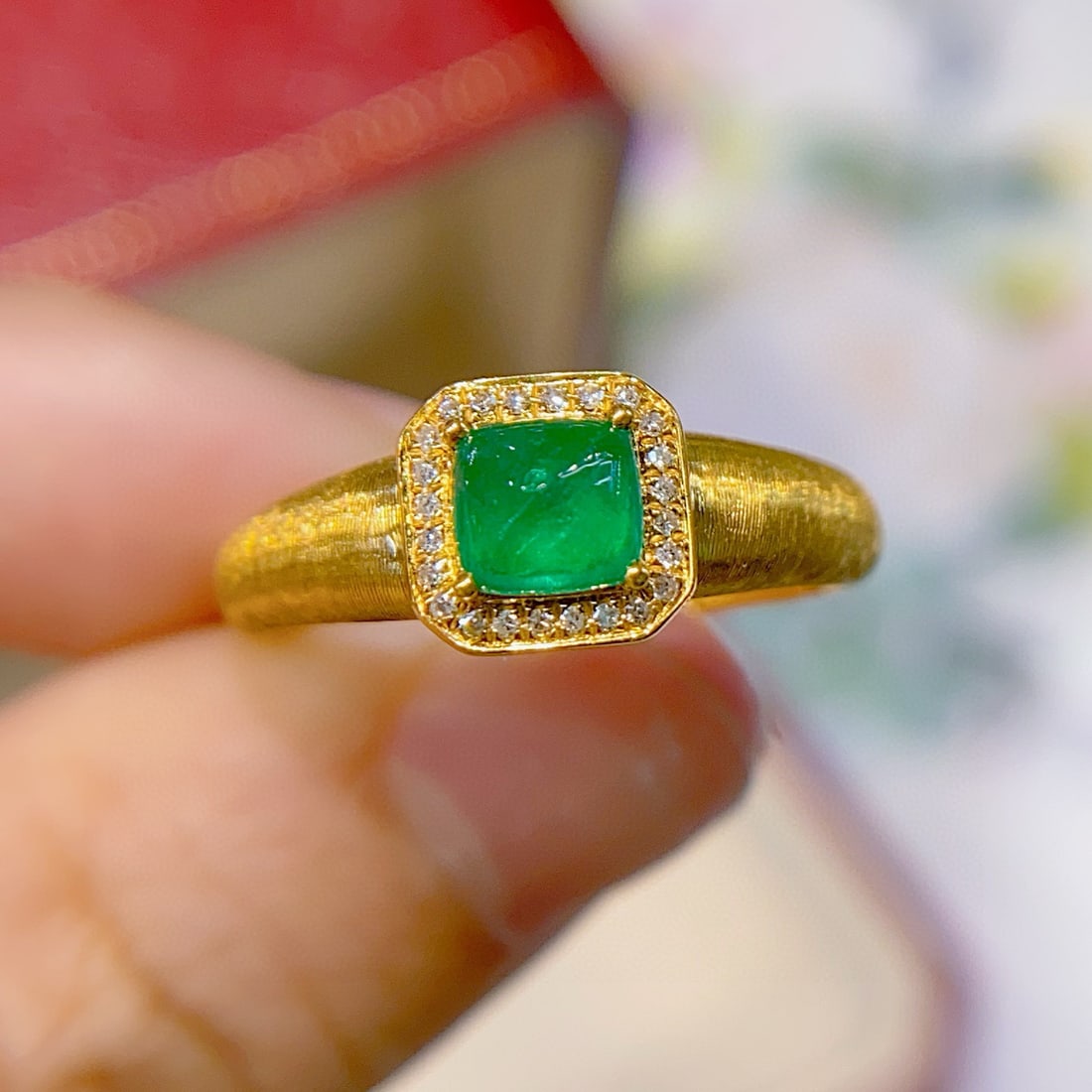 14k Gold 0.95 Ct Vivid Green Natural Emerald & Diamond Ring - 2