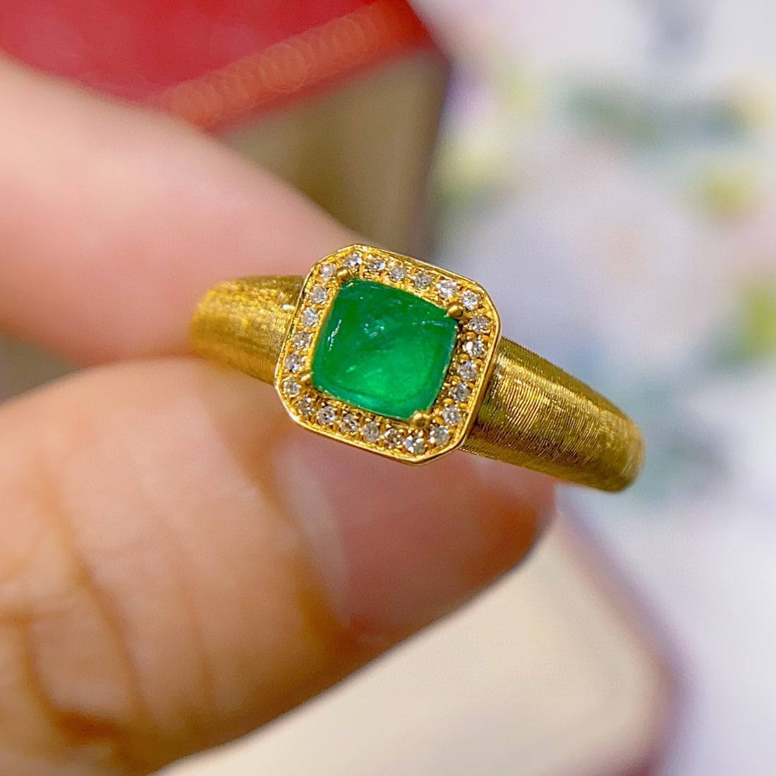 14k Gold 0.95 Ct Vivid Green Natural Emerald & Diamond Ring - 3