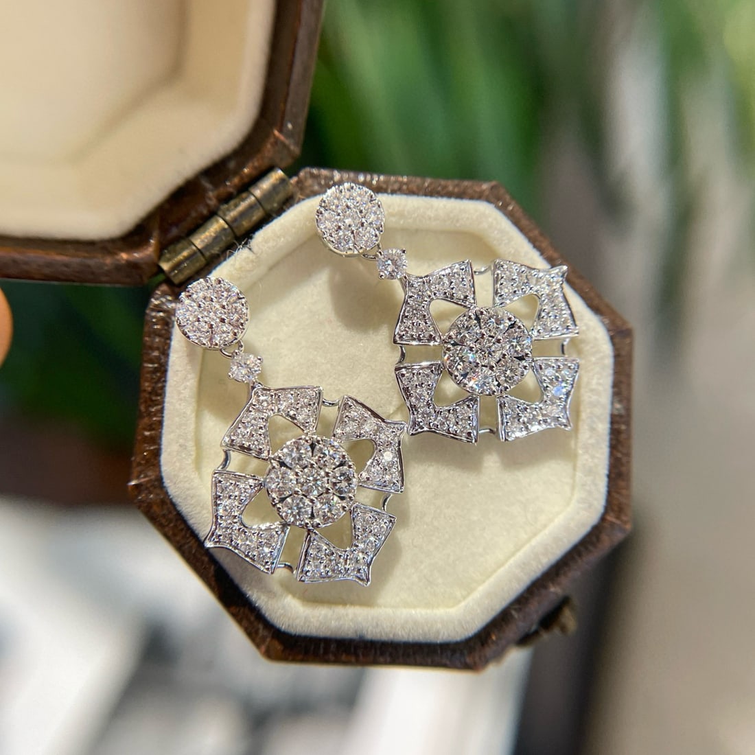 14k Gold 0.80 Ct Natural H Diamond Earrings: Ref:231017092 // gold content:14k gold // main gemstone:diamond // shape:round // carat weight:0. 80ct // clarity grade:vs-si // color:h // treatment:natural // cut grade:g // Condition: New High
