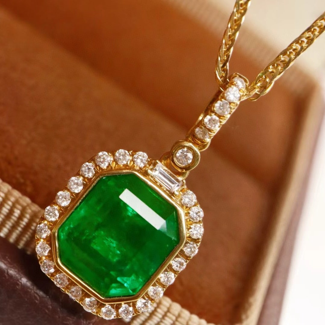14k Gold 2.05 Ctw Vivid Green Natural Emerald & Diamond Pendant( Without Chain ) - 3