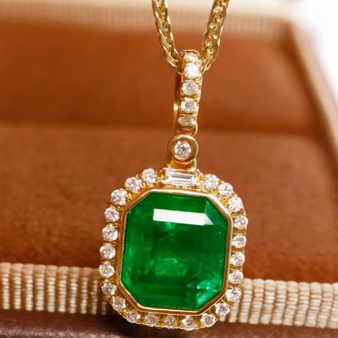 14k Gold 2.05 Ctw Vivid Green Natural Emerald & Diamond Pendant( Without Chain ) - 4