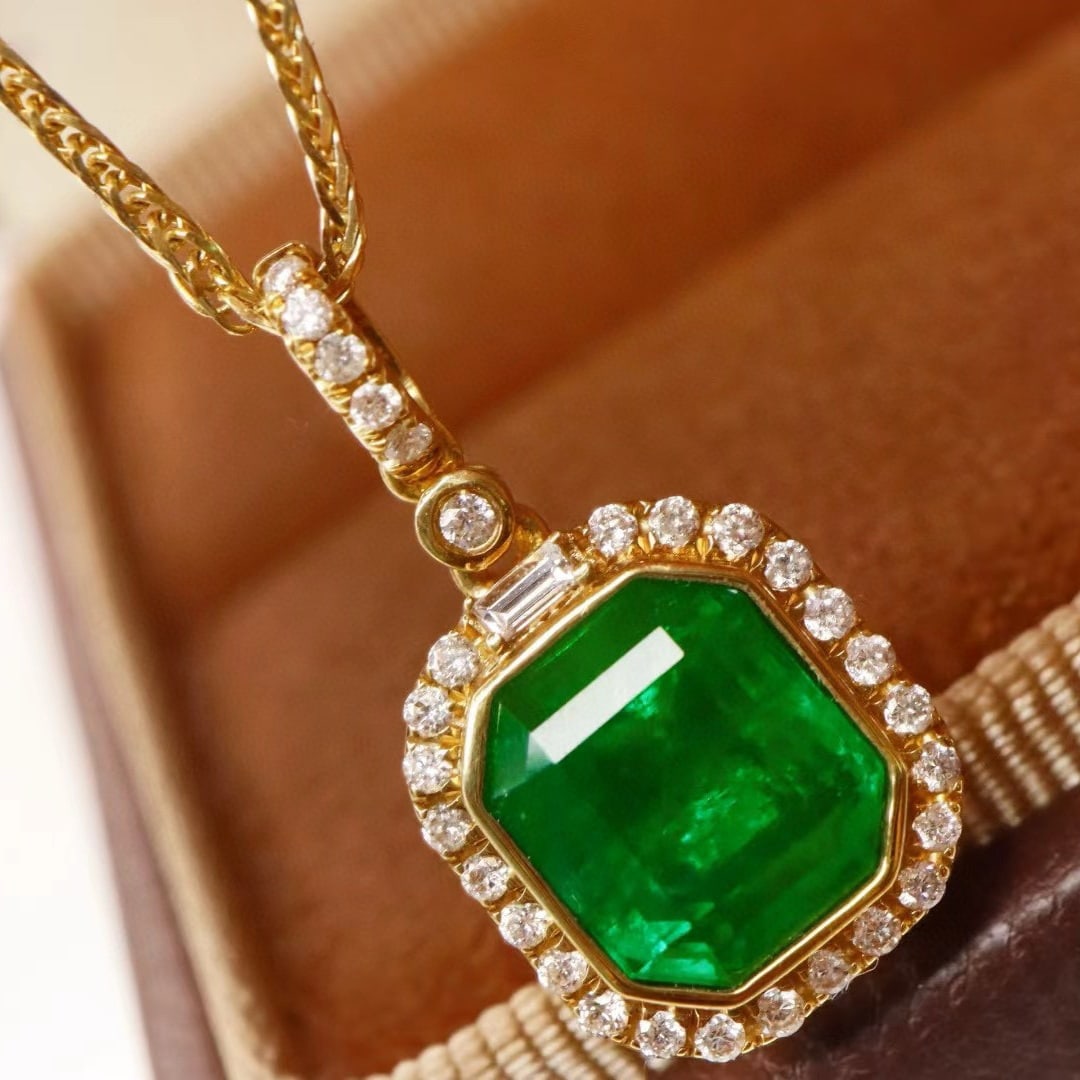14k Gold 2.05 Ctw Vivid Green Natural Emerald & Diamond Pendant( Without Chain ) - 5