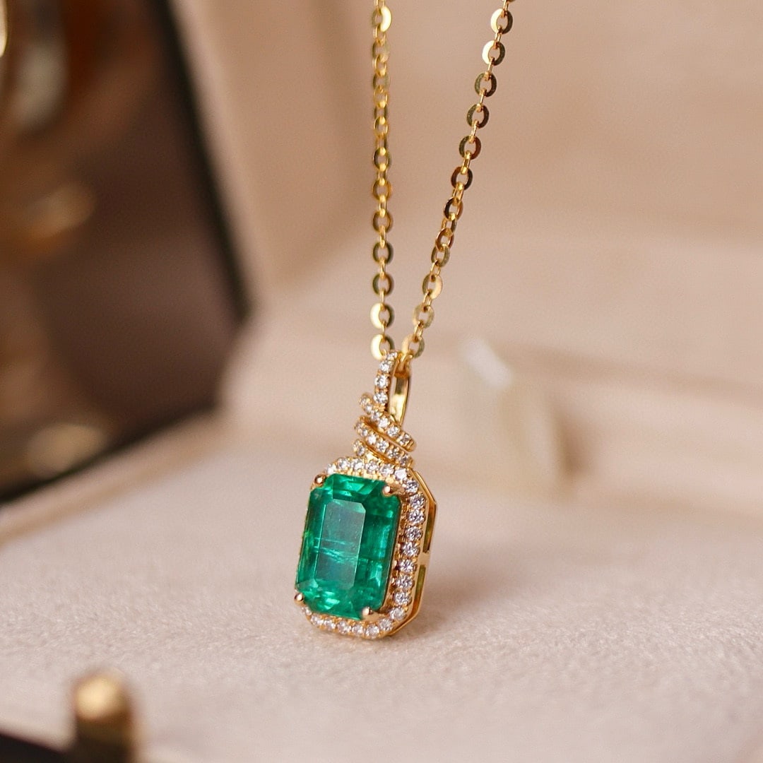 14k Gold 2.64 Ctw Vivid Green Natural Emerald & Diamond Pendant( Without Chain ): Ref:231017105 // gold content:14k gold // main gemstone:emerald // shape:octagonal // carat weight:2. 42ct // color:vivid green // treatment:natural // // adjacent gemstone 2 : diamond // shape:round 