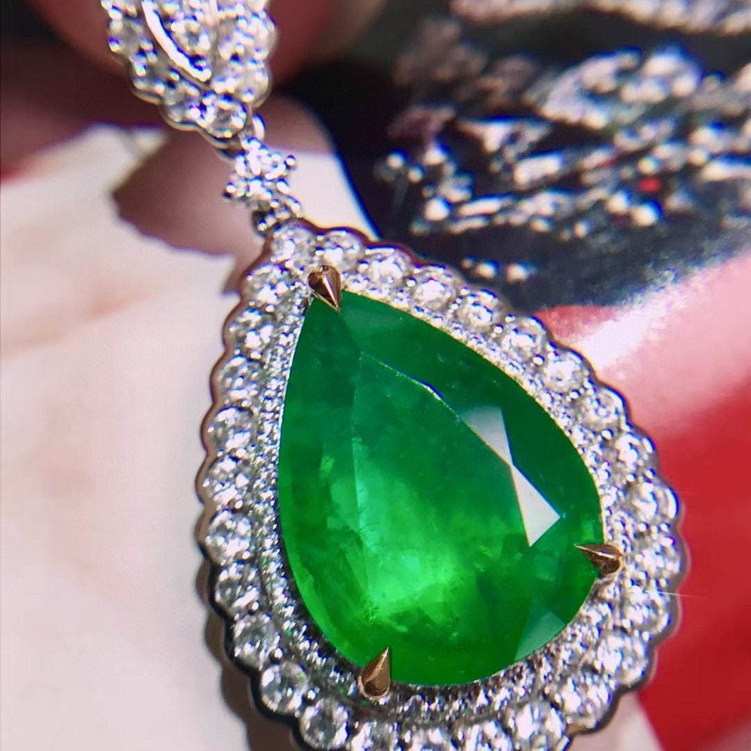14k Gold 7.68 Ctw Vivid Green Natural Emerald & Diamond Pendant( Without Chain ) - 3
