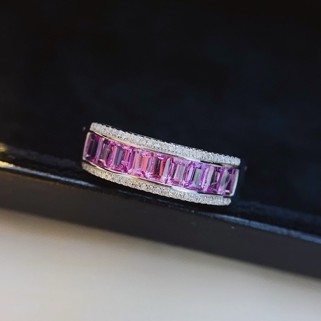 14k Gold 1.50 Ct Natural Padparadscha Sapphire & Diamond Ring: Ref:231017109 // gold content:14k gold // ring size:7. 25us // // main gemstone:padparadscha sapphire // shape:rectangle // carat weight:1. 50ct // color:orangish pink // treatment:natural // //