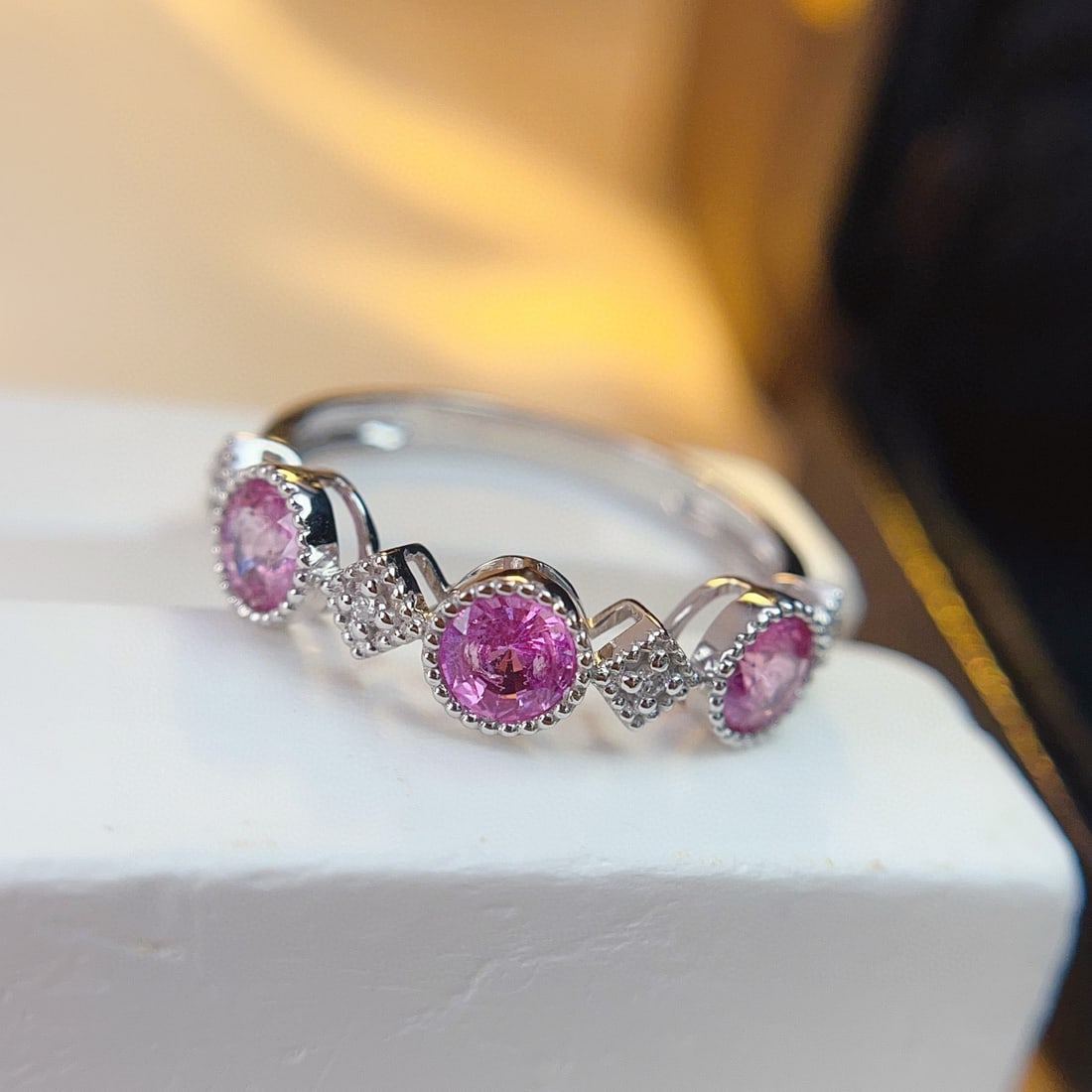 14k Gold 1.10 Ct Natural Padparadscha Sapphire & Diamond Ring: Ref:231017113 // gold content:14k gold // ring size:7. 25us // // main gemstone:padparadscha sapphire // shape:round // carat weight:1. 10ct // color:orangish pink // treatment:natural // cut grade:g