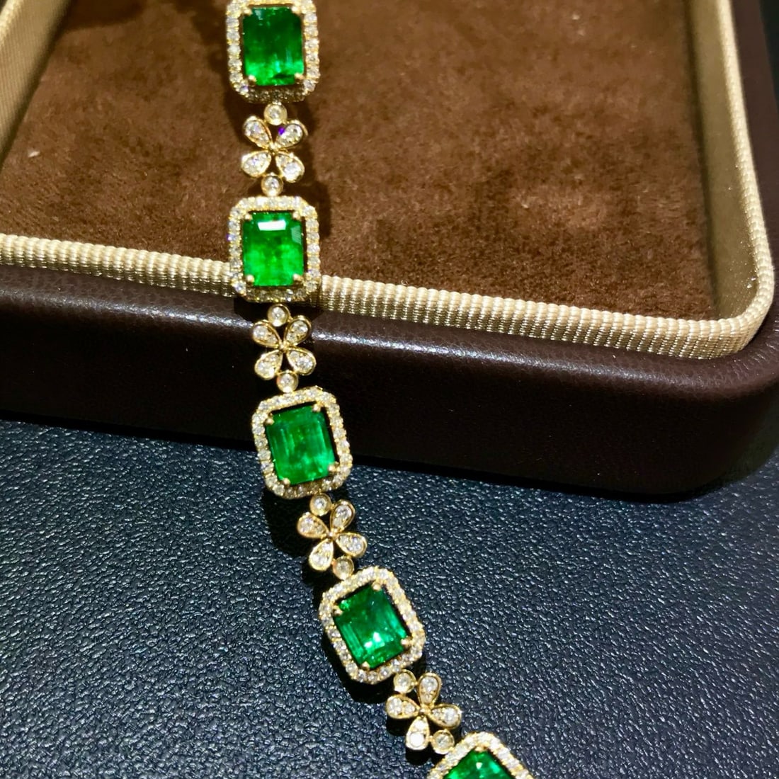 14k Gold 4.45 Ctw Vivid Green Natural Emerald & Diamond Bracelet - 4
