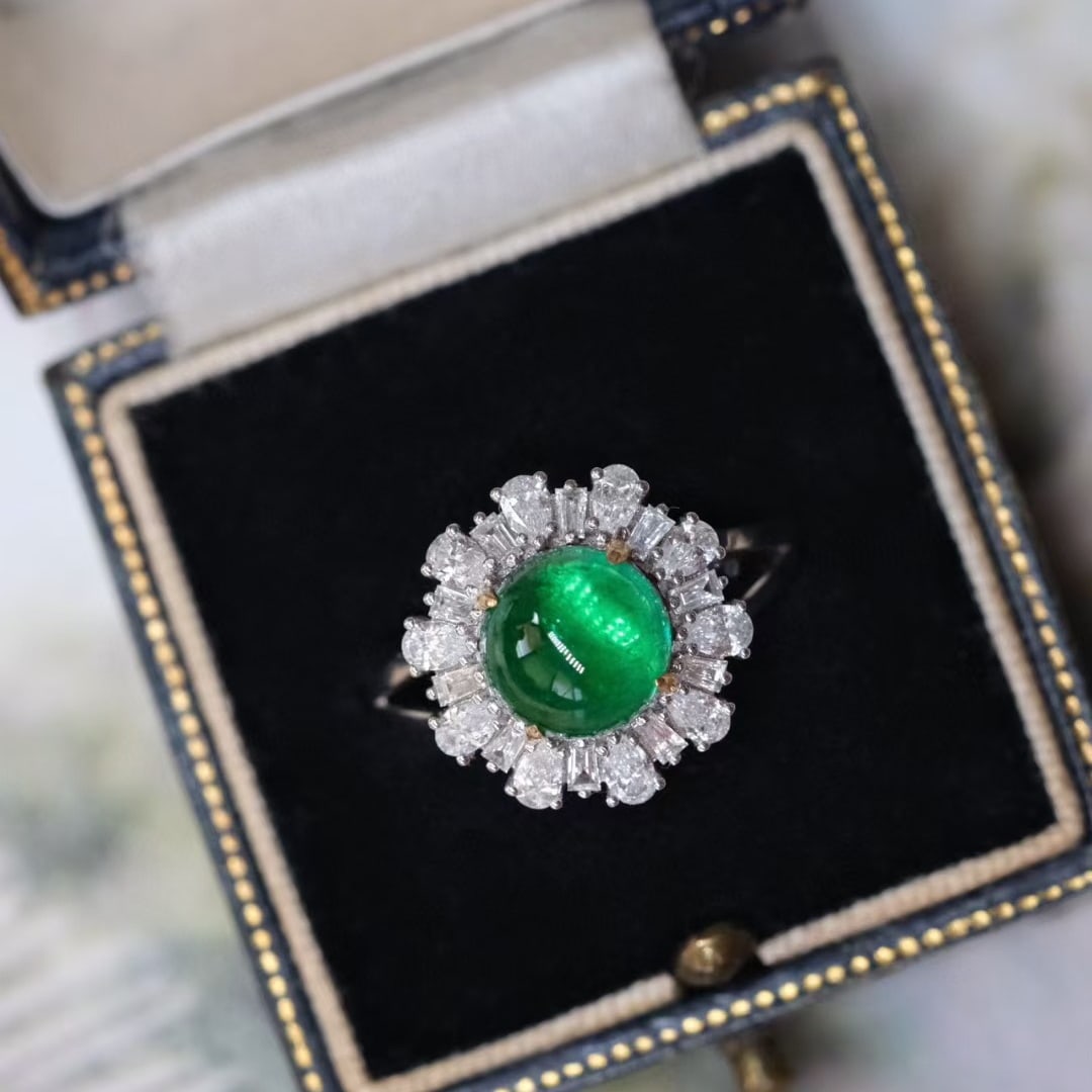 14k Gold 3.04 Ctw Vivid Green Natural Emerald & Diamond Ring: Ref:231017124 // gold content:14k gold // ring size:7. 25us // // main gemstone:emerald // shape:round // carat weight:2. 28ct // color:vivid green // treatment:natural // cut grade:g // // adjacent