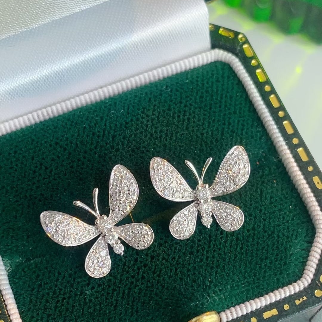 14k Gold 0.64 Ct Natural H Diamond & Butterfly Earrings: Ref:231017126 // gold content:14k gold // main gemstone:diamond // shape:round // carat weight:0. 64ct // clarity grade:vs-si // color:h // treatment:natural // cut grade:g // Low Estimate: 5500