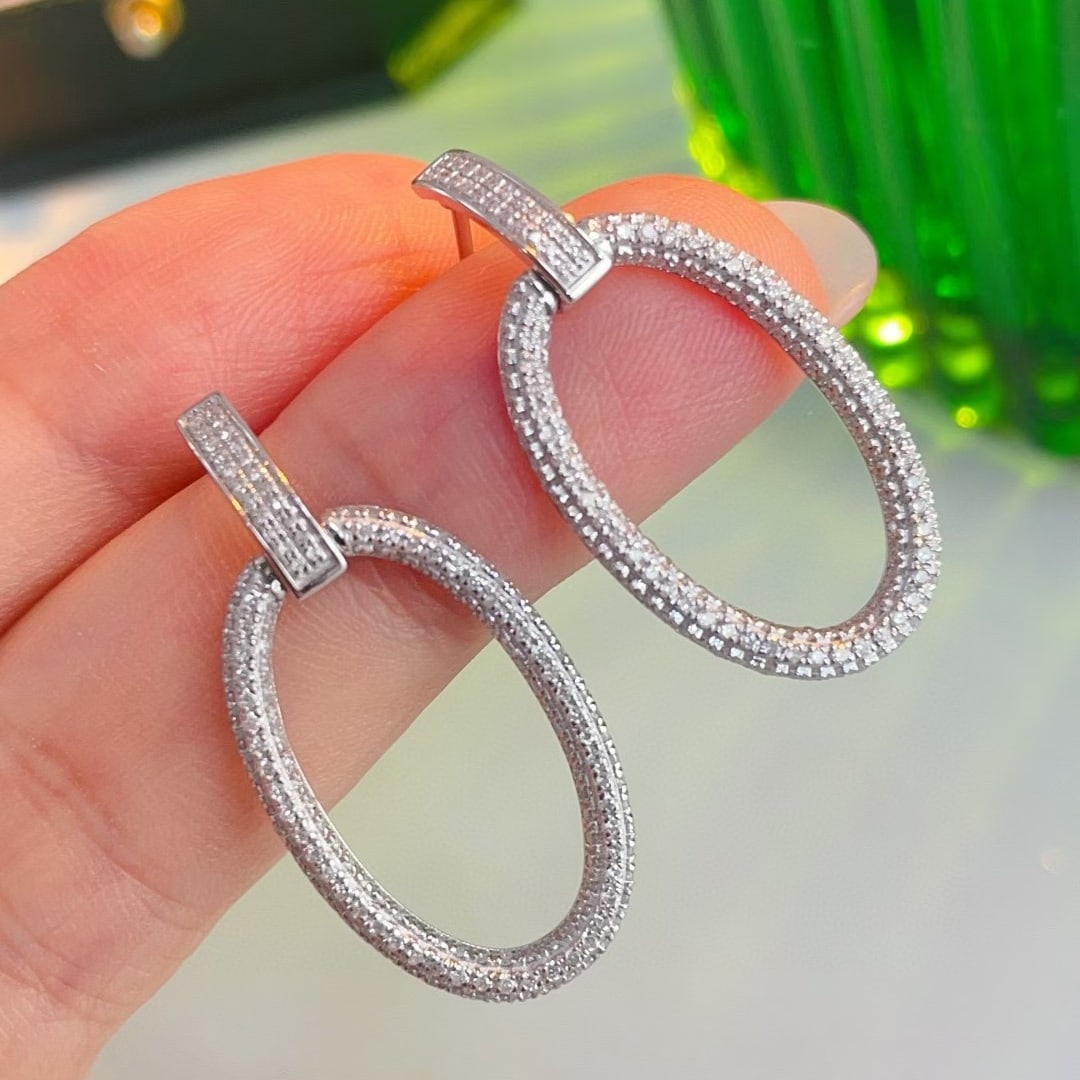 14k Gold 0.90 Ct Natural H Diamond Earrings: Ref:231017127 // gold content:14k gold // main gemstone:diamond // shape:round // carat weight:0. 90ct // clarity grade:vs-si // color:h // treatment:natural // cut grade:g // High Estimate: 13400