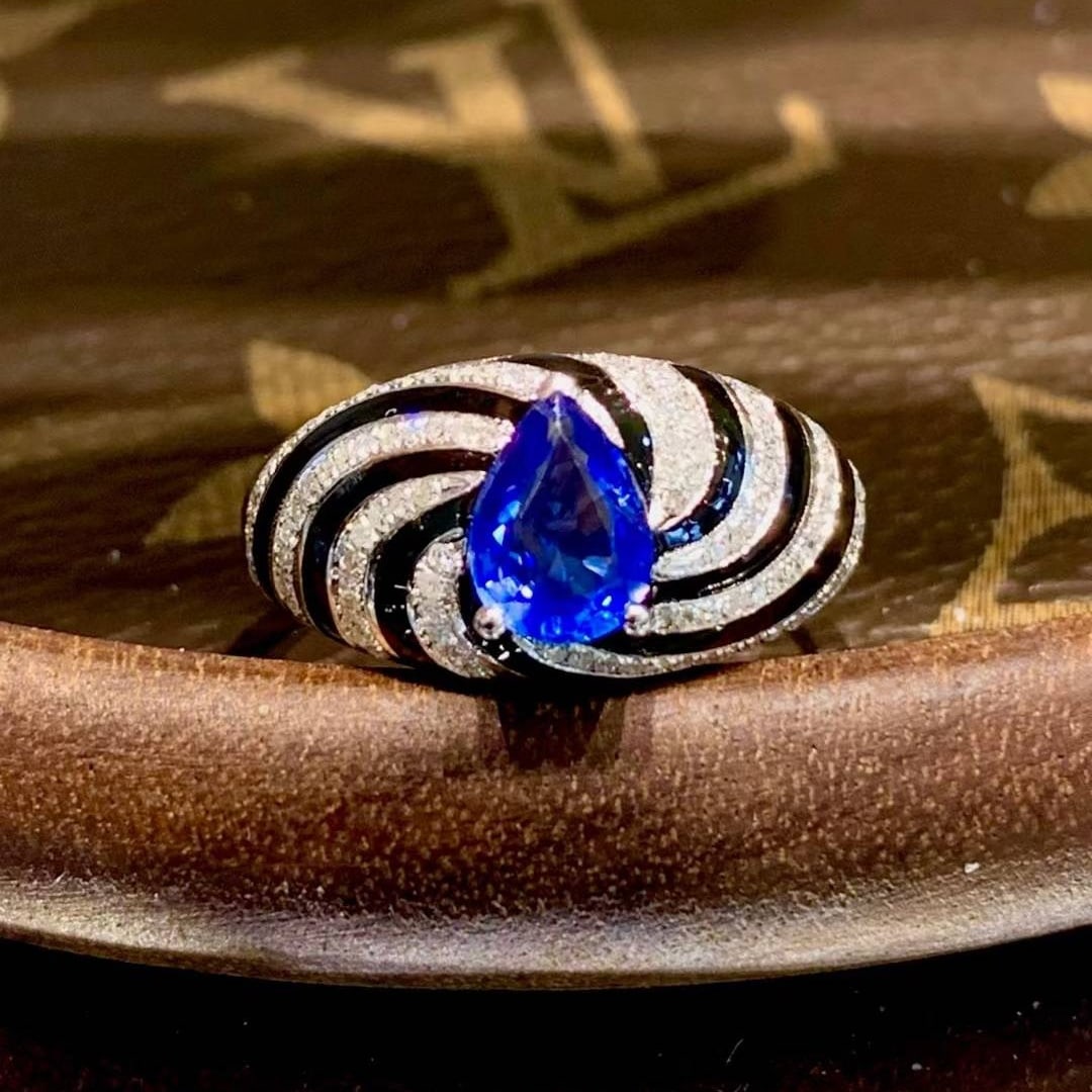 14k Gold 1 Ct Natural Sapphire & Diamond Ring: Ref:231017137 // gold content:14k gold // ring size:7. 25us // // main gemstone:sapphire // shape:pear // carat weight:1ct // color:cornflower blue // treatment:natural // // adjacent gemstone 2 :