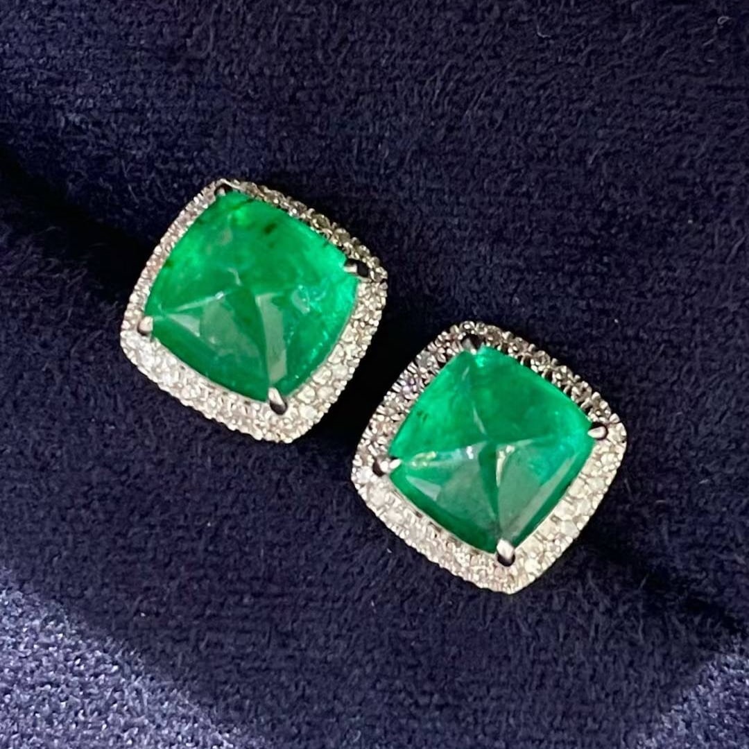 14k Gold 2.9 Ct Vivid Green Natural Emerald & Diamond Earrings: Ref:231017148 // gold content:14k gold // main gemstone:emerald // shape:suger-loaf // carat weight:2. 9ct // color:vivid green // treatment:natural // // adjacent gemstone 2 : diamond // shape:round