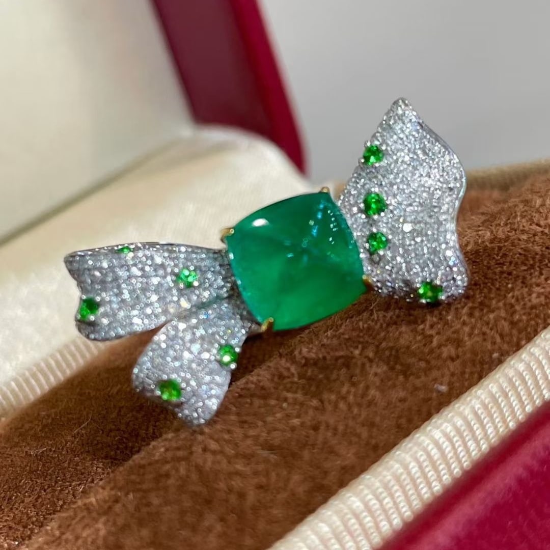 14k Gold 2.2 Ct Vivid Green Natural Emerald & Diamond & Tsavorite Ring: Ref:231017152 // gold content:14k gold // ring size:7. 25us // // main gemstone:emerald // shape:suger-loaf // carat weight:2. 2ct // color:vivid green // treatment:natural // // adjacent gemstone 2
