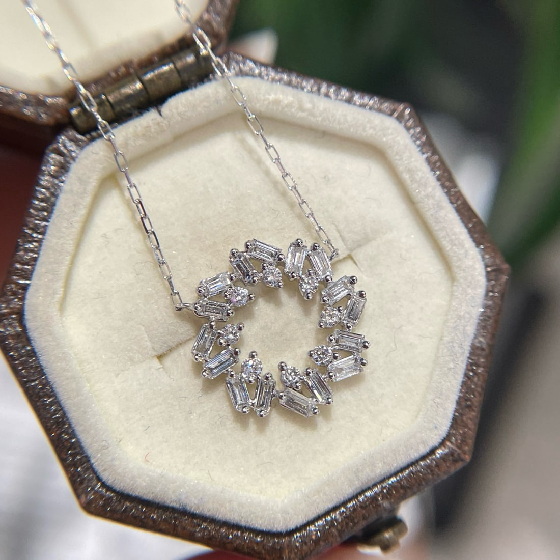 14k Gold 0.32 Ct Natural H Diamond Necklace: Ref:231017154 // gold content:14k gold // main gemstone:diamond // shape:multiply // carat weight:0. 32ct // clarity grade:vs-si // color:h // treatment:natural // Low Estimate: 2300 Condition: New