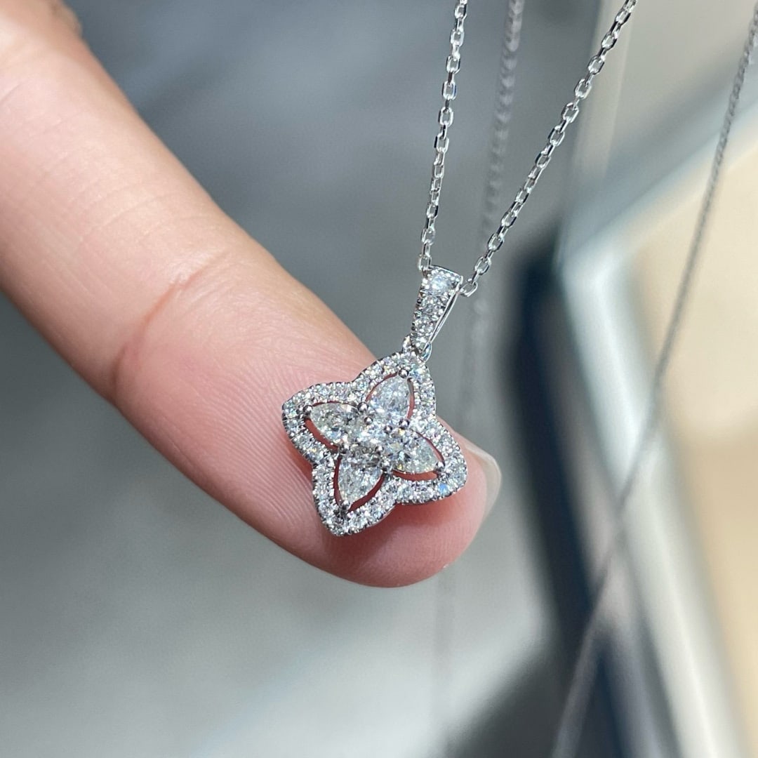 14k Gold 0.4 Ct Natural H Diamond Pendant( Without Chain ): Ref:231017157 // gold content:14k gold // main gemstone:diamond // shape:multiply // carat weight:0. 4ct // clarity grade:vs-si // color:h // treatment:natural // High Estimate: 3200 Low Estimate:
